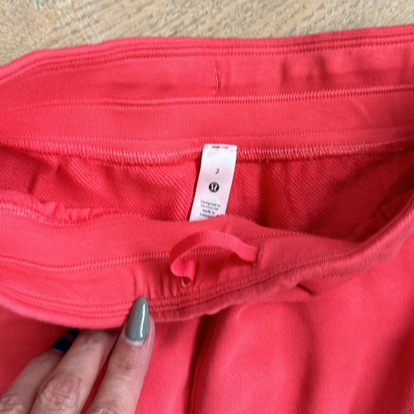 NEW WITH TAG Lululemon jogger adjustable waist & pockets. Size 2, Terry fabric - Picture 4 of 5